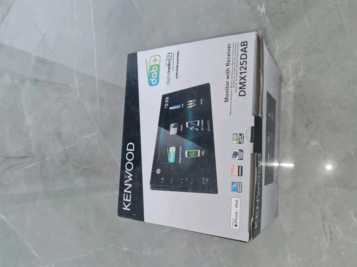 Touch screen double din radio & Subwoofer - Image 1