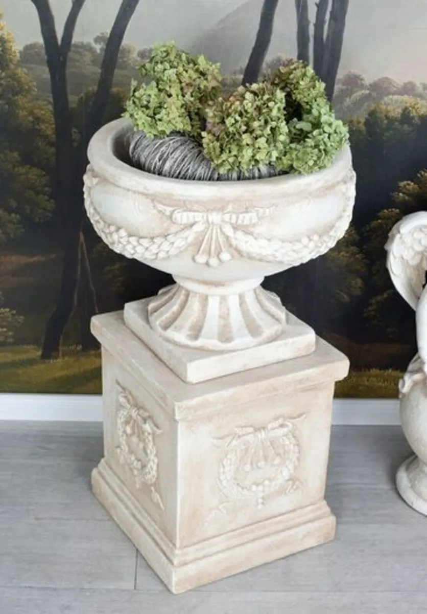 Baroque bowl on pedestal Planter Jardin de Versail - Image 1