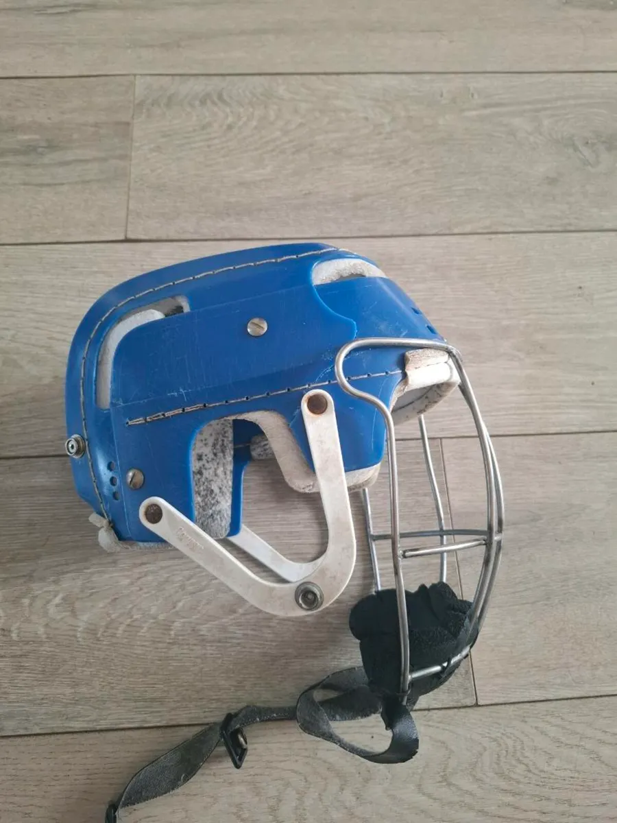 Cooper SK100 Hurling Helmet - Image 3