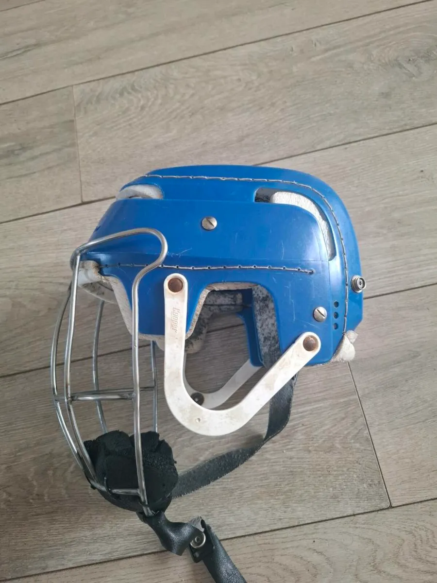 Cooper SK100 Hurling Helmet - Image 4