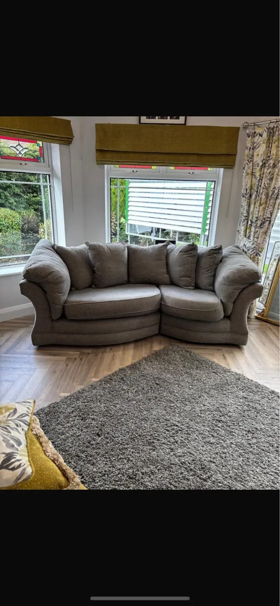 3 seater couch (2) - Image 1
