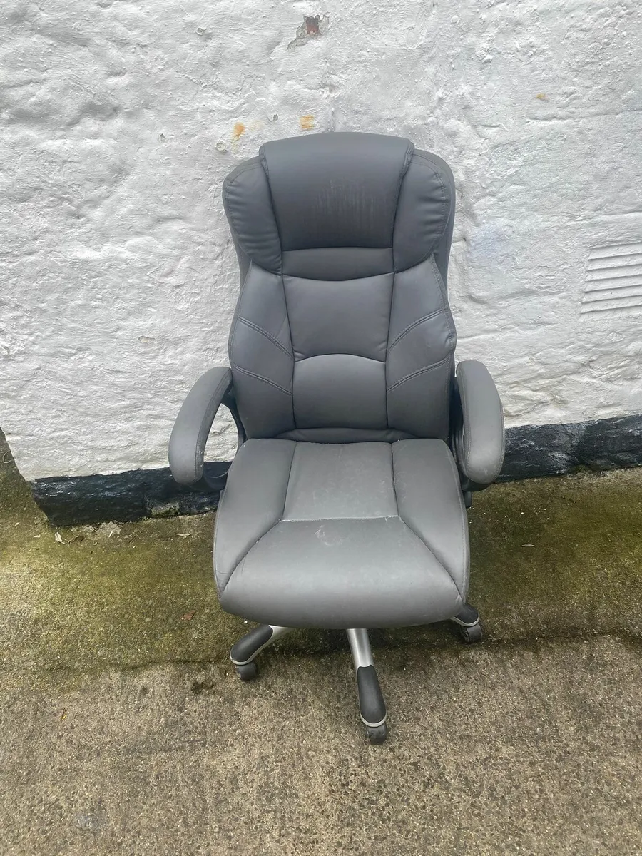 Office chairs - Image 1