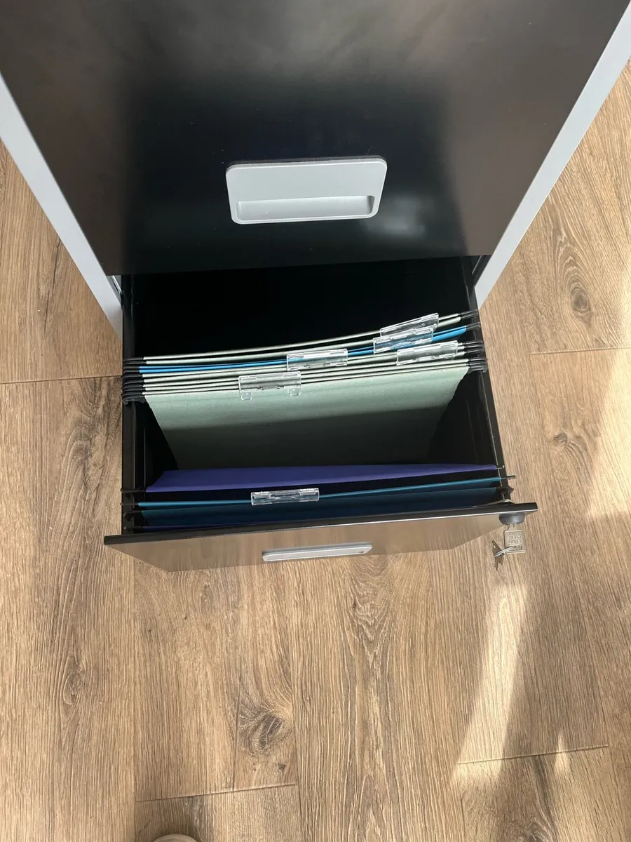 Lockable office cabinet - Image 3