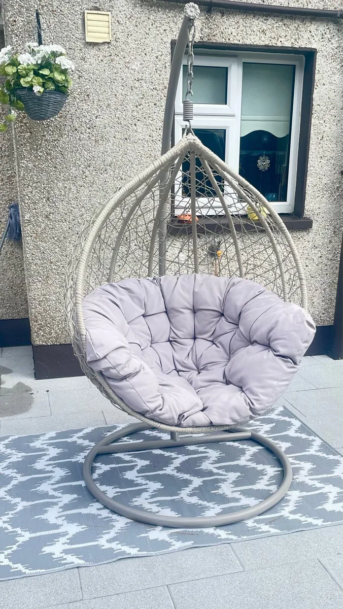 Egg chair with cover
