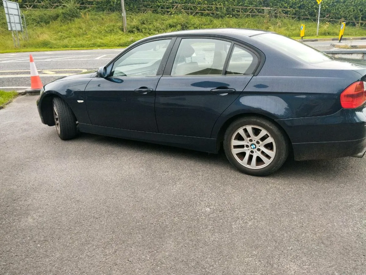 BMW 320i petrol - Image 3