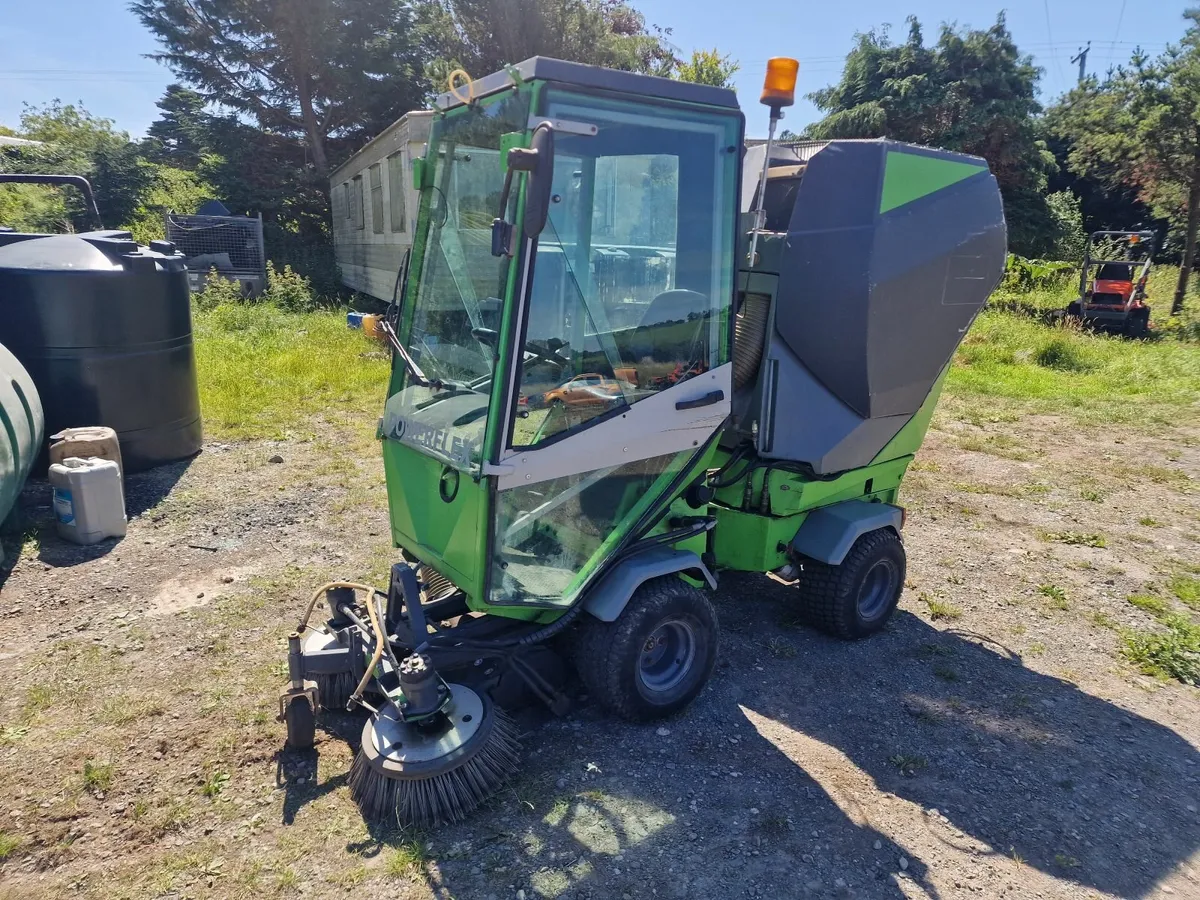 Egholm diesel mini road sweeper roadsweeper - Image 3
