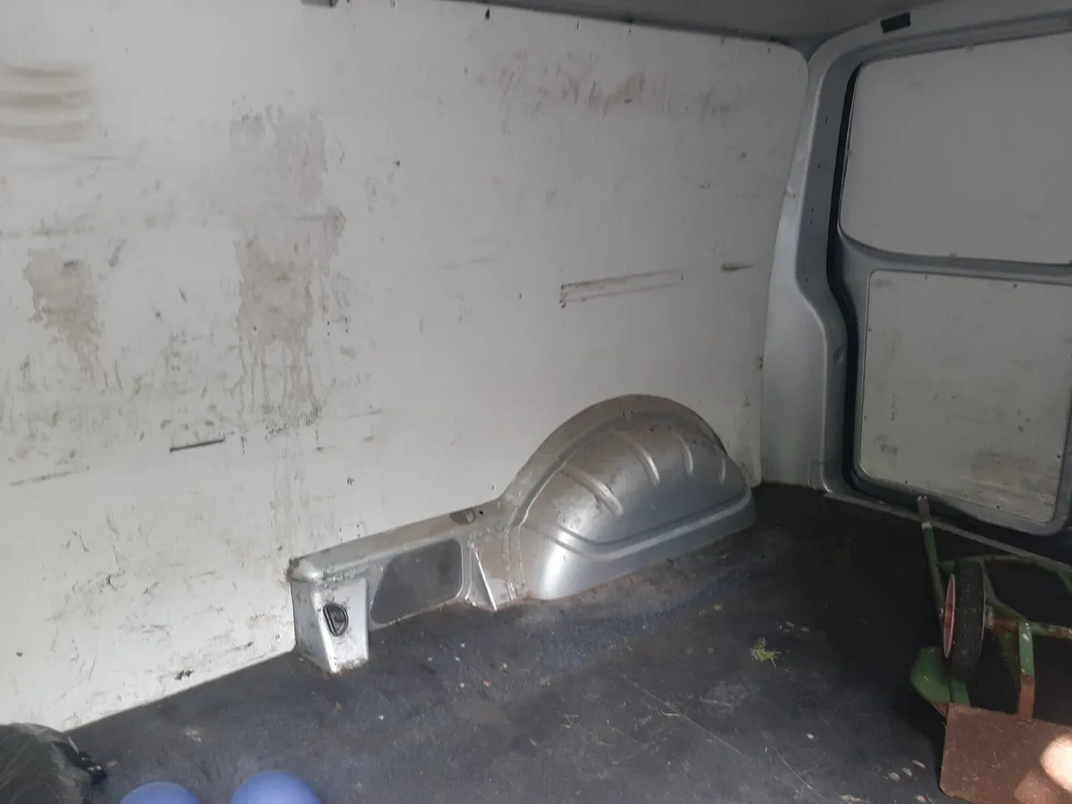 Volkswagen Transporter 2021 4 MOTION 4X4 - Image 3