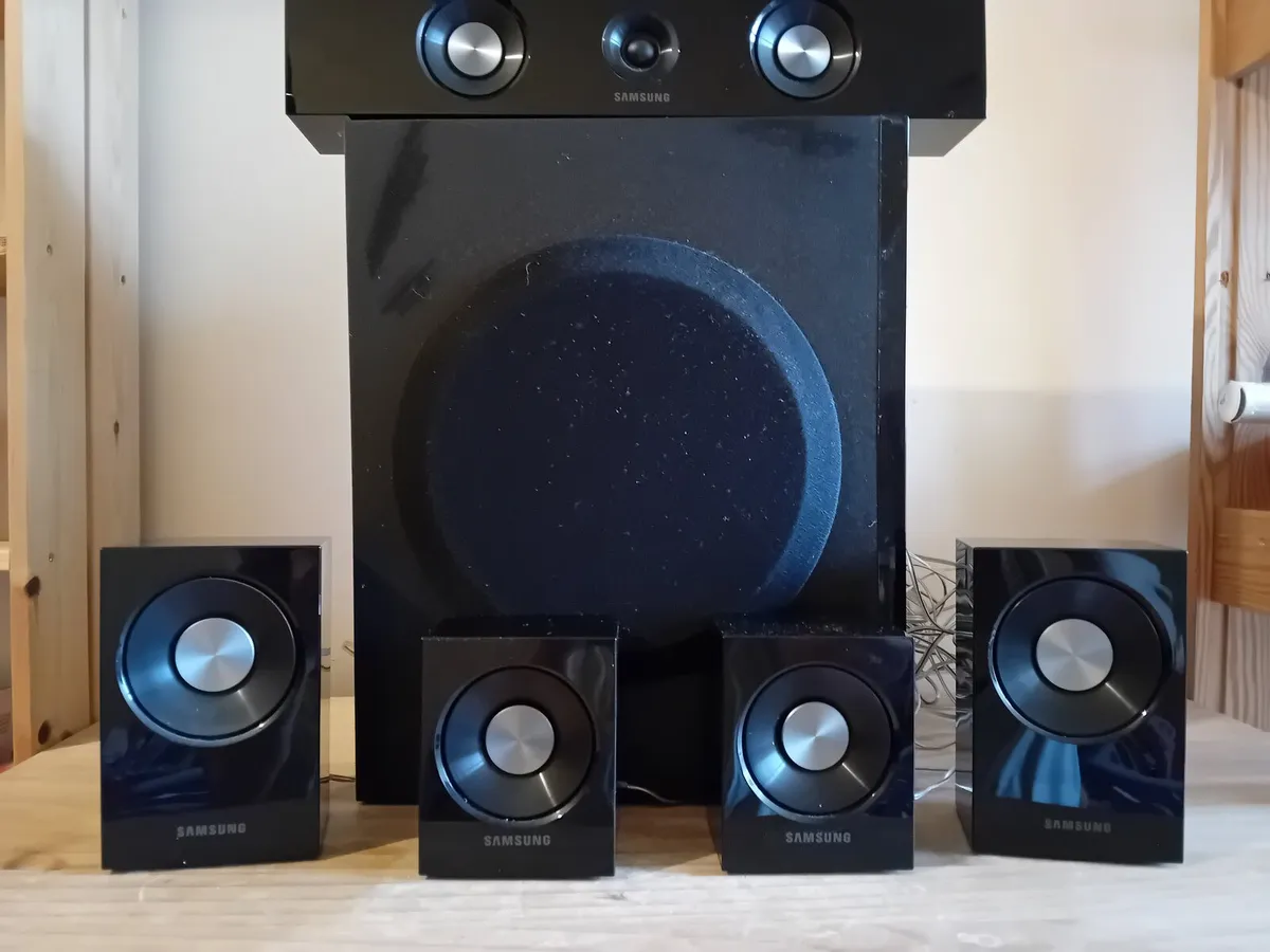 Samsung speakers - Image 1