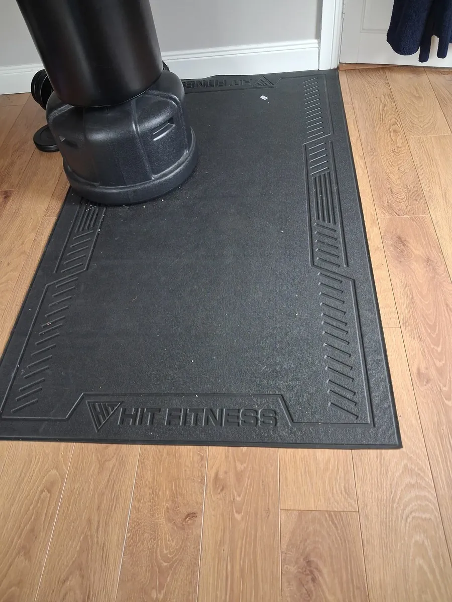 Boxing bag and mat - Image 3