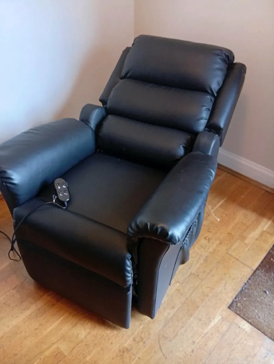 BRAND NEW !!! Unused Medical Riser/Recliner - Image 1