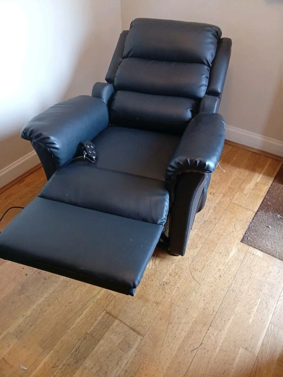 BRAND NEW !!! Unused Medical Riser/Recliner - Image 2