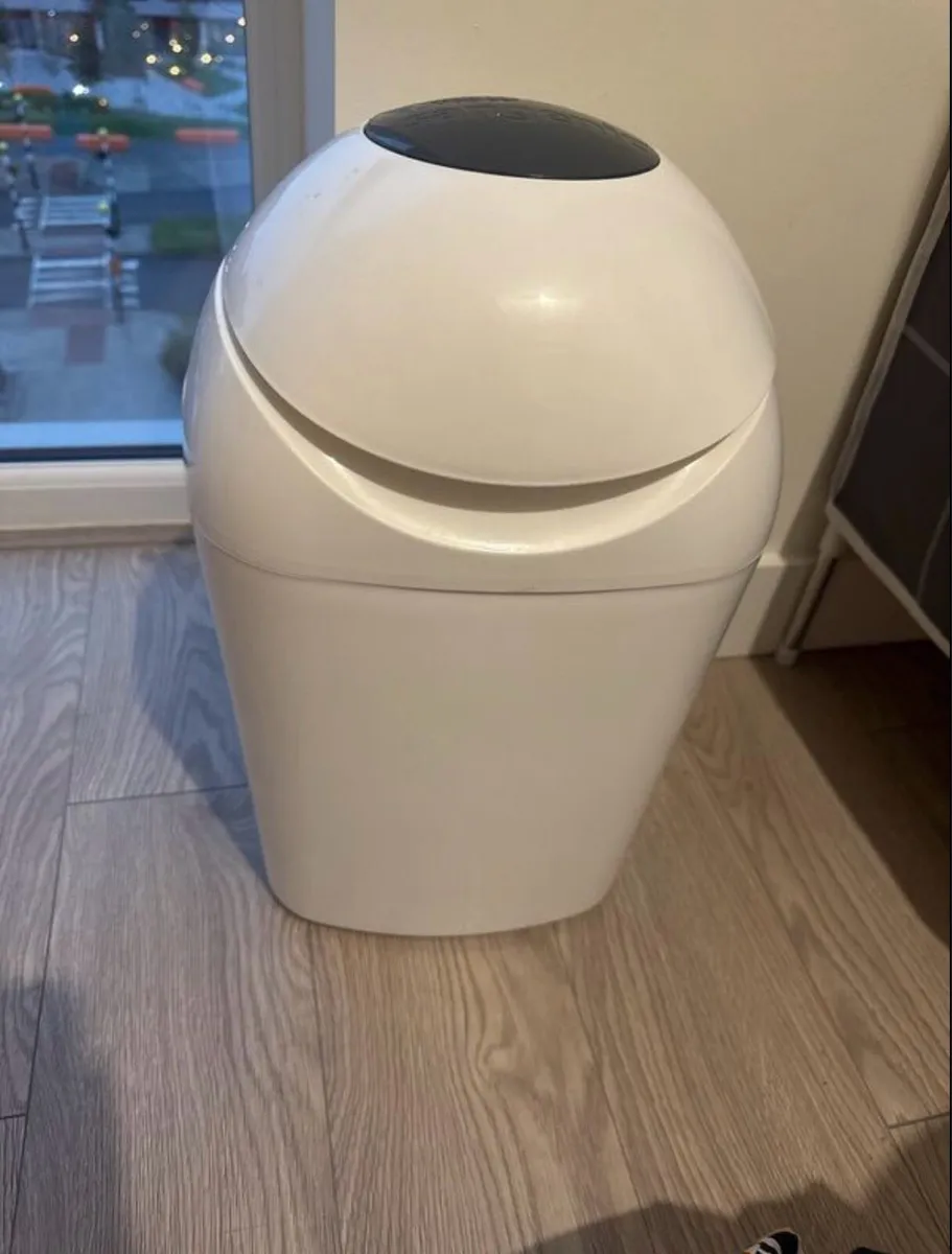 Tommee tippee Sangenic tec Nappy Bin + 4 refills - Image 2