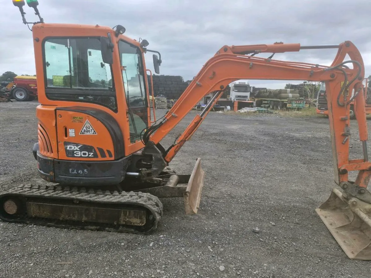 2018 Doosan dx30 - Image 2