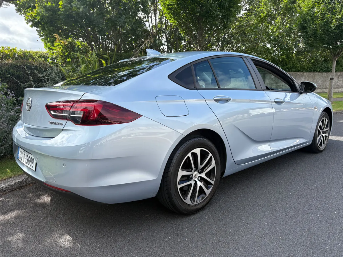Opel Insignia 2017 Full service history 2 keys - Image 2