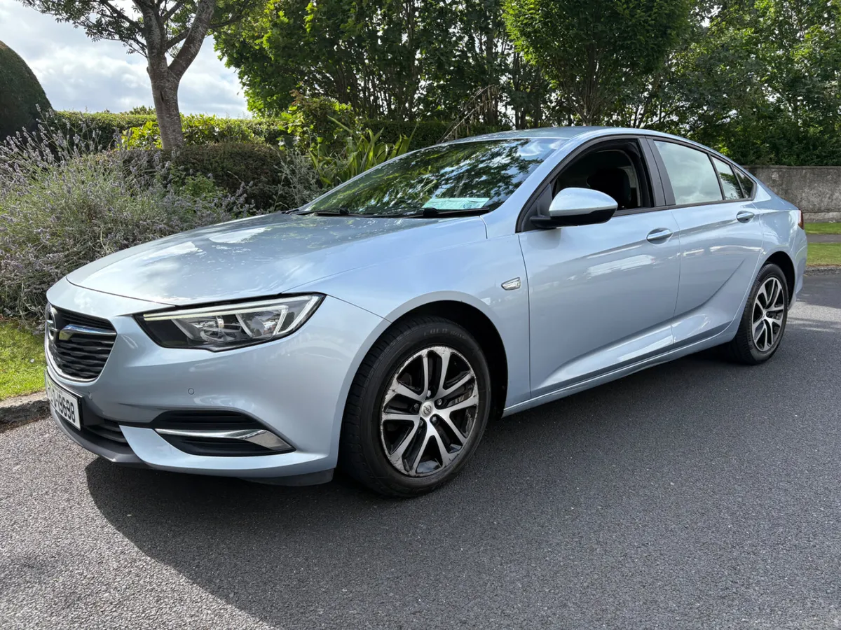 Opel Insignia 2017 Full service history 2 keys - Image 3