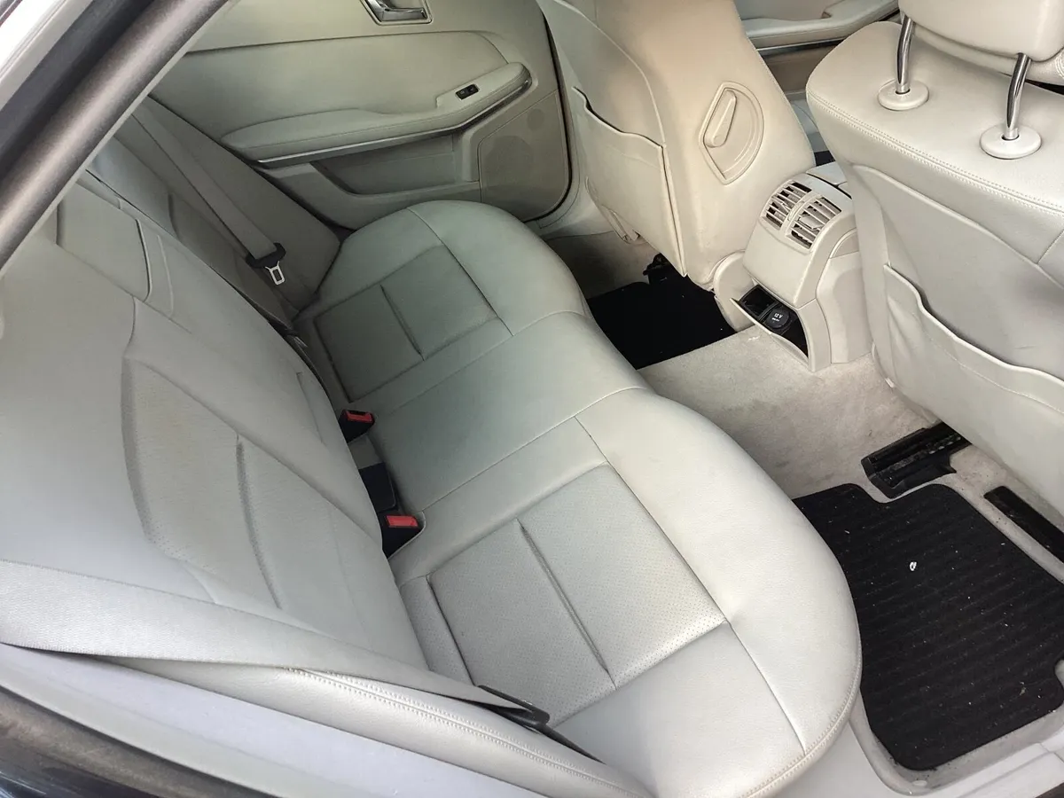 Mercedes-Benz E-Class 2010 - Image 2
