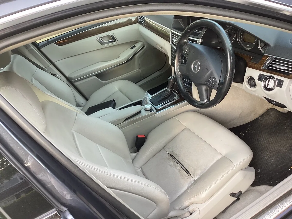 Mercedes-Benz E-Class 2010 - Image 4