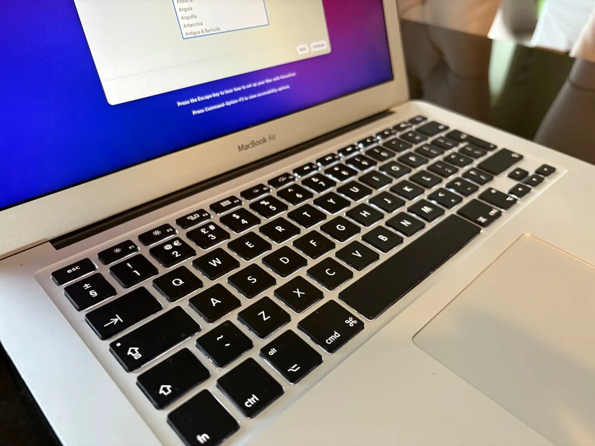 As New 13" Apple MacBook Air 128SSD, 8GB RAM - Image 3