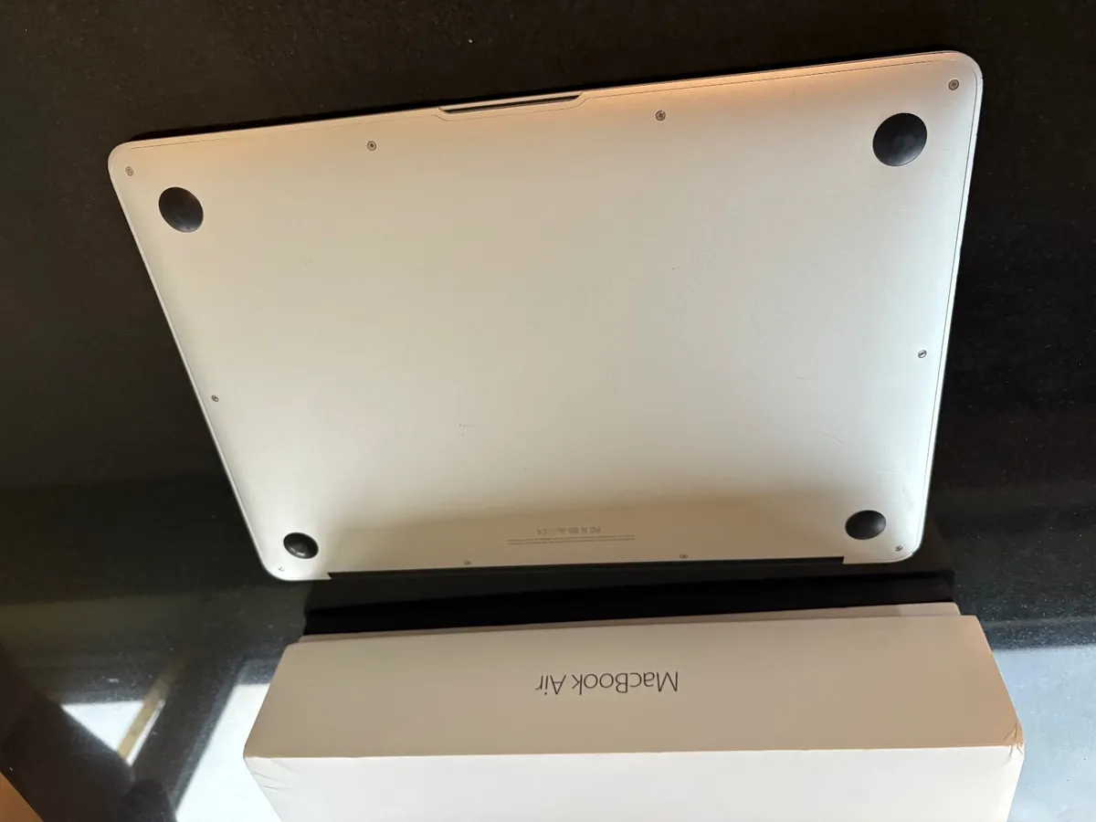 As New 13" Apple MacBook Air 128SSD, 8GB RAM - Image 4