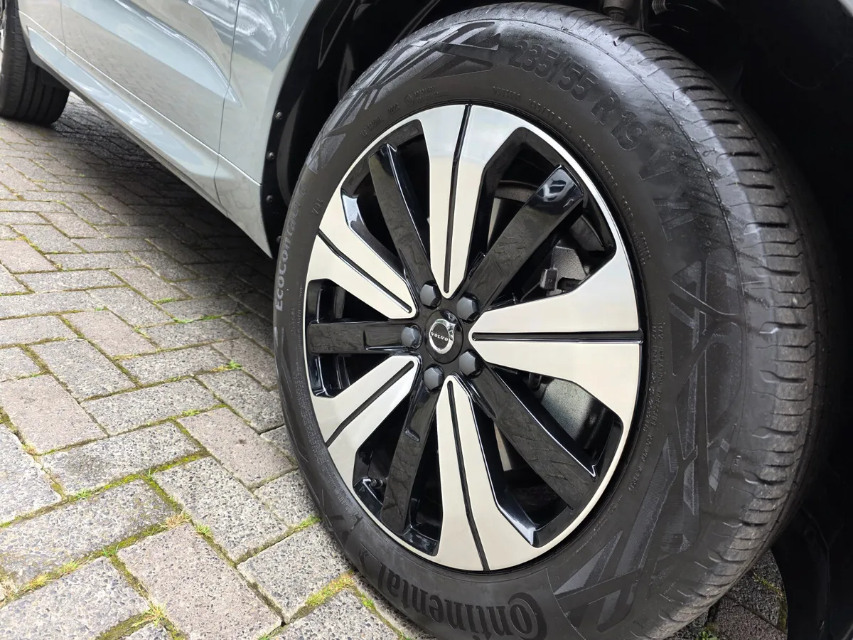 2024 VOLVO XC60 RECHARGE T6 PLUS DARK AWD 350 BHP - Image 4