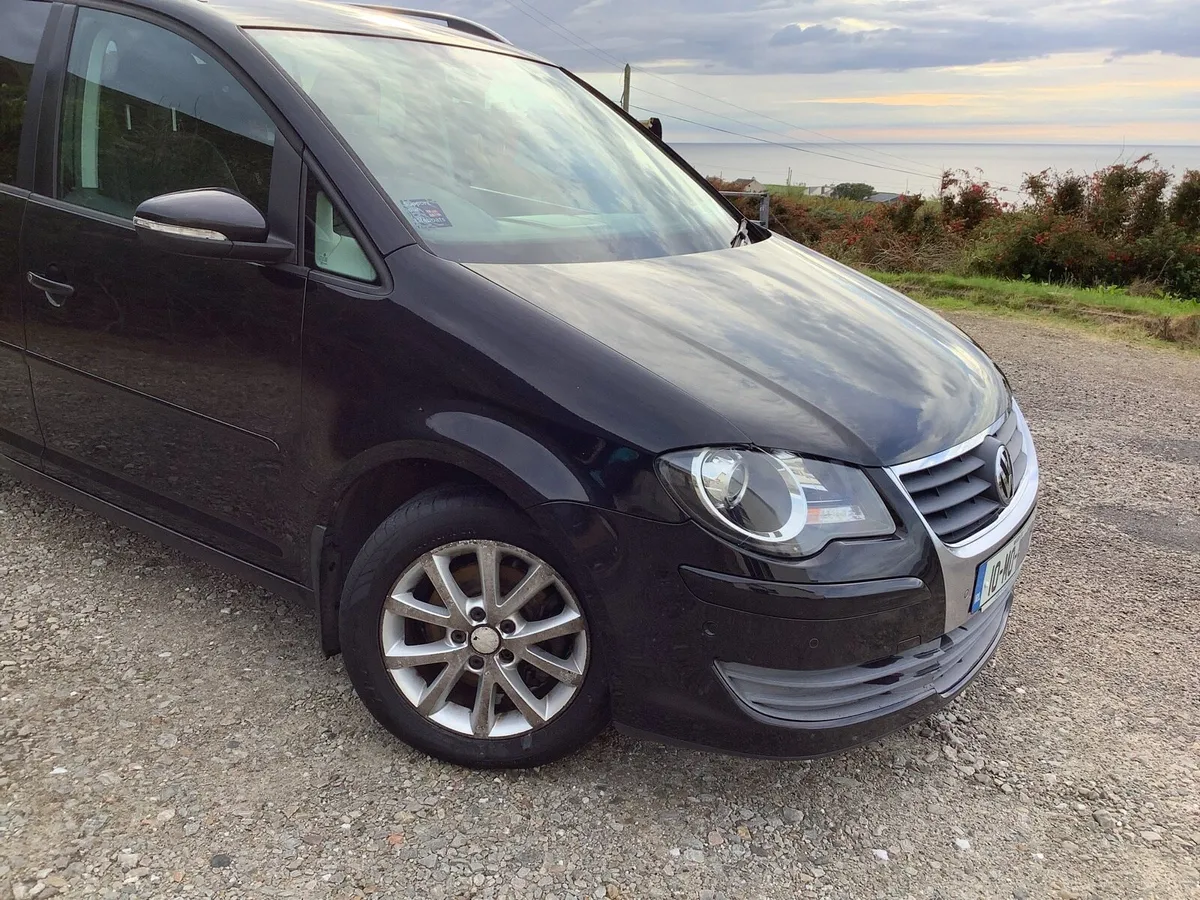Volkswagen Touran - Image 1