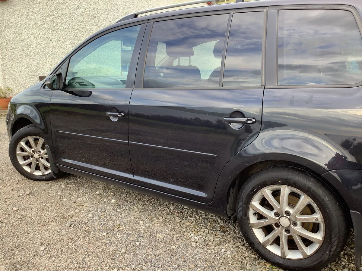 Volkswagen Touran - Image 4