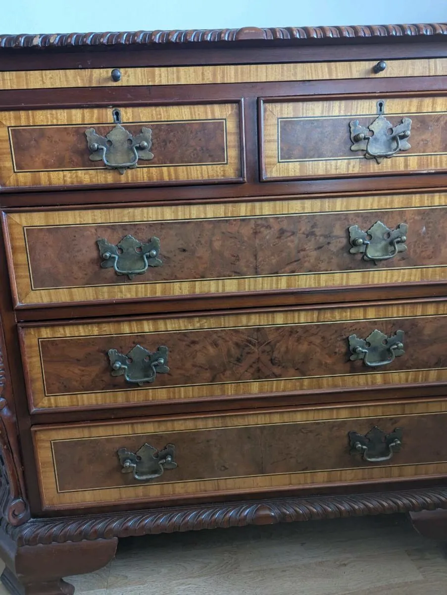 Beautiful inlaid chest of drawers - Image 1