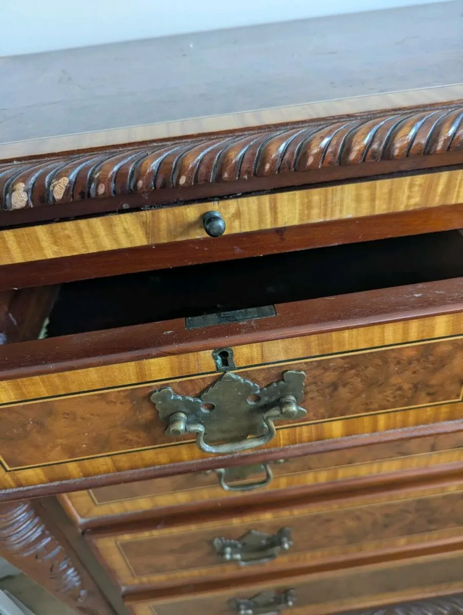 Beautiful inlaid chest of drawers - Image 2