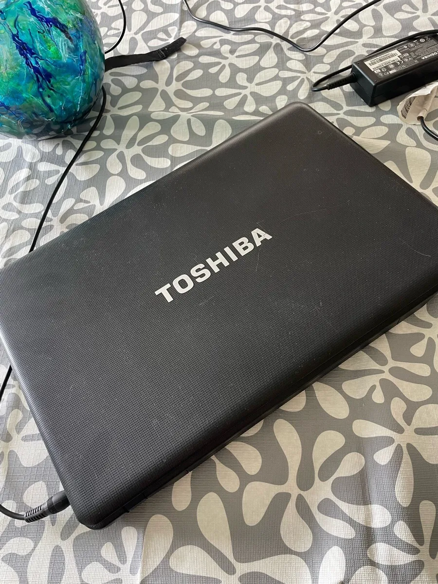 Toshiba laptop - Image 2
