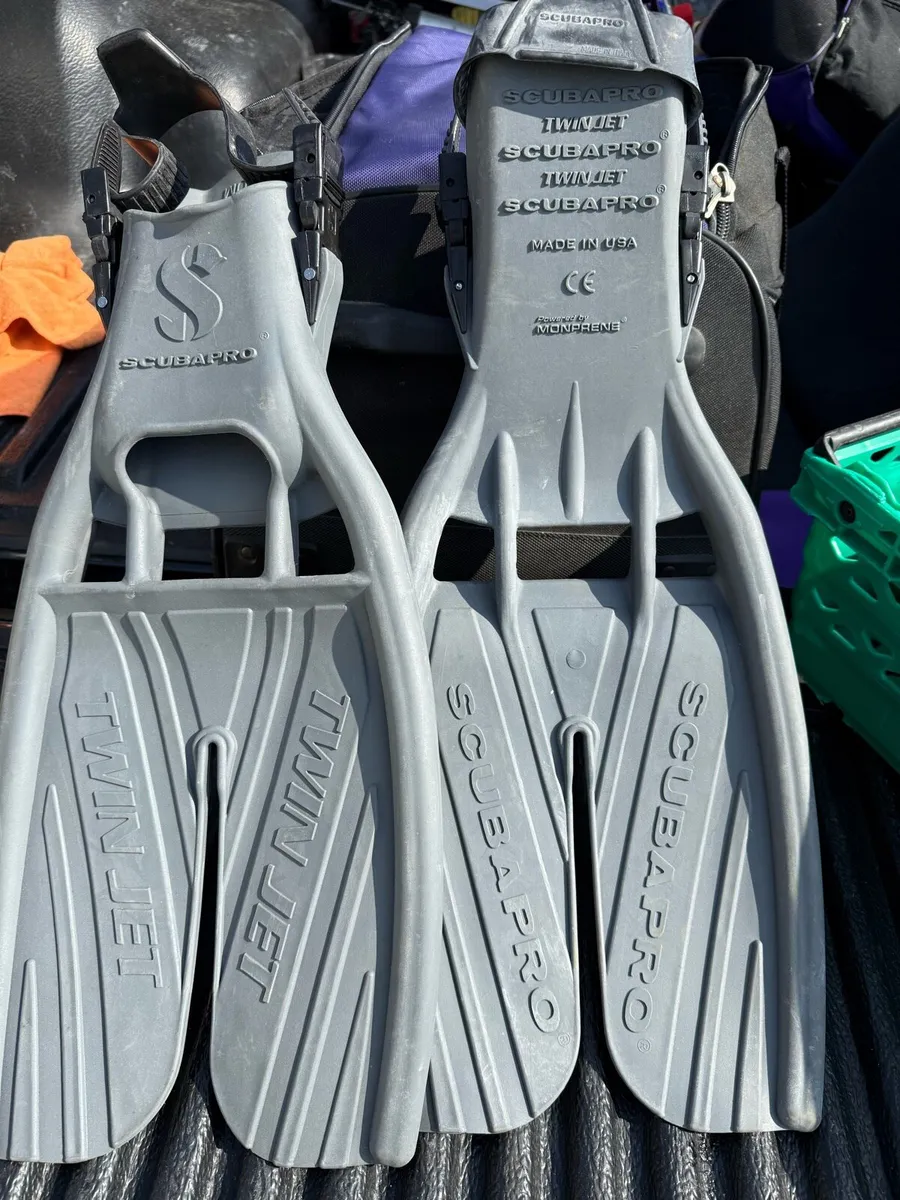 scubapro twin jet medium scuba fins