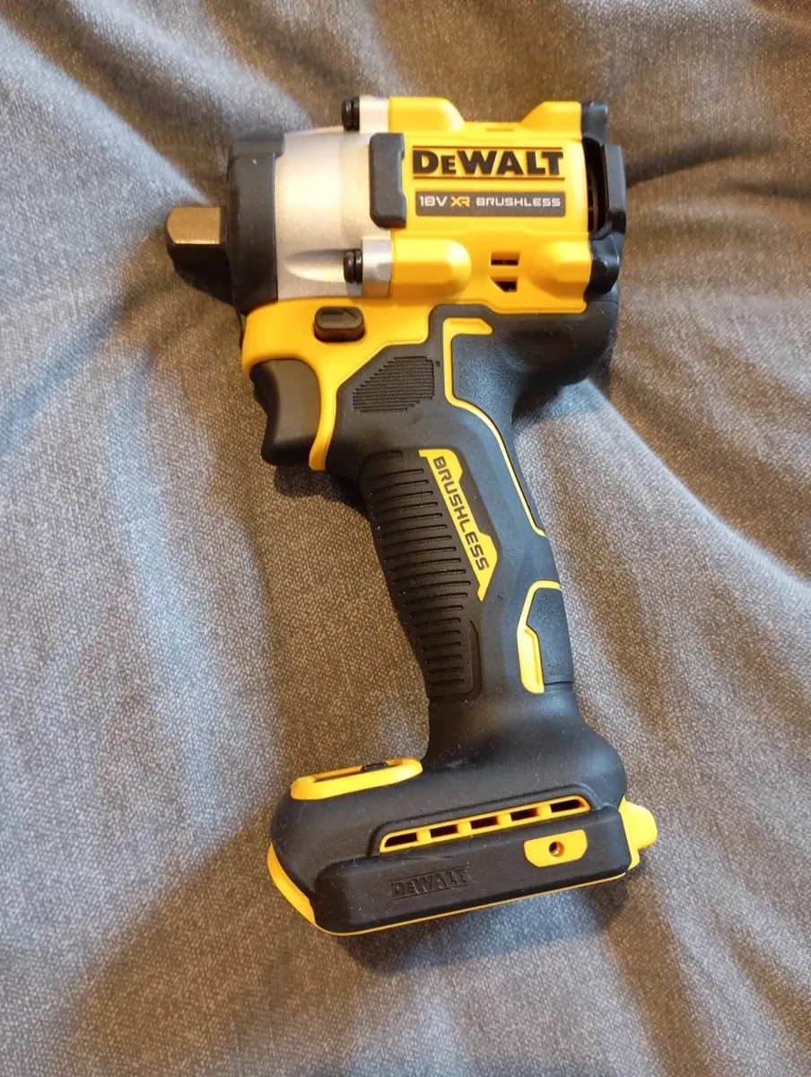 DeWalt dcf922 1/2" Impact Wrench (New) - Image 4