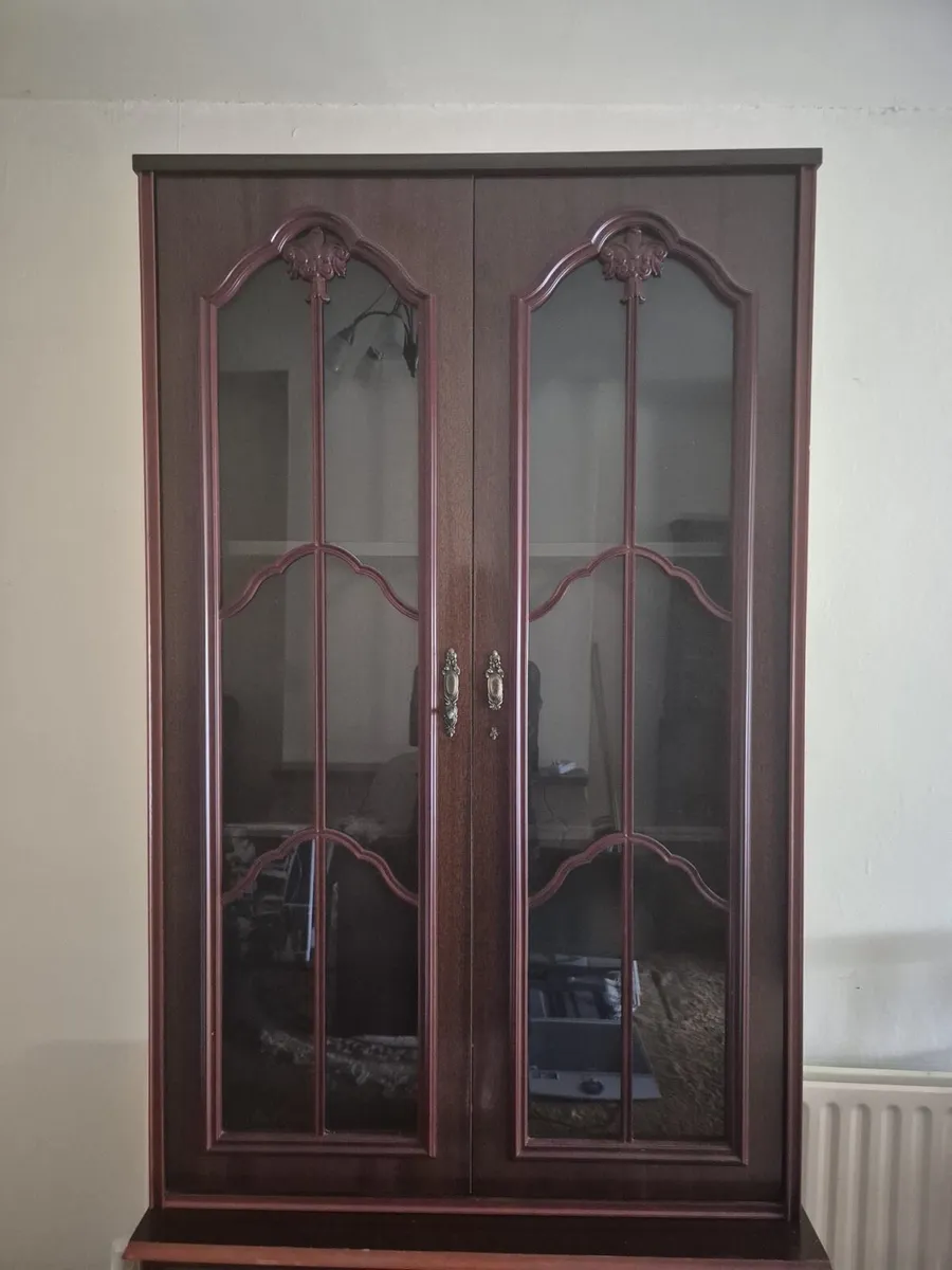 Cabinet - Image 1