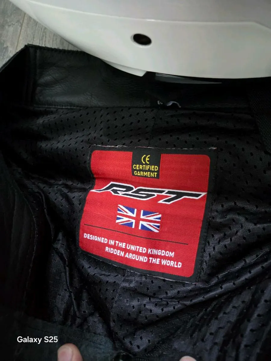 Motorbike gear - Image 1