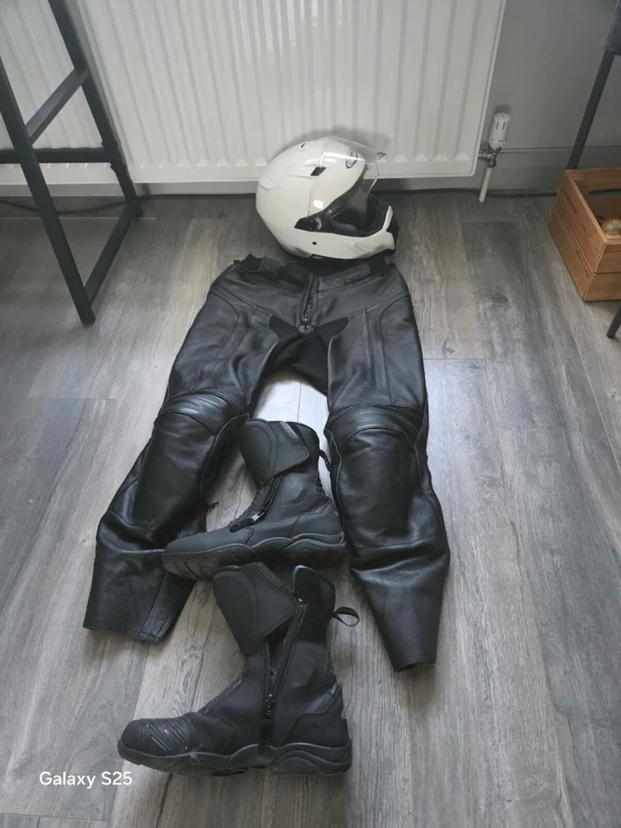 Motorbike gear - Image 4