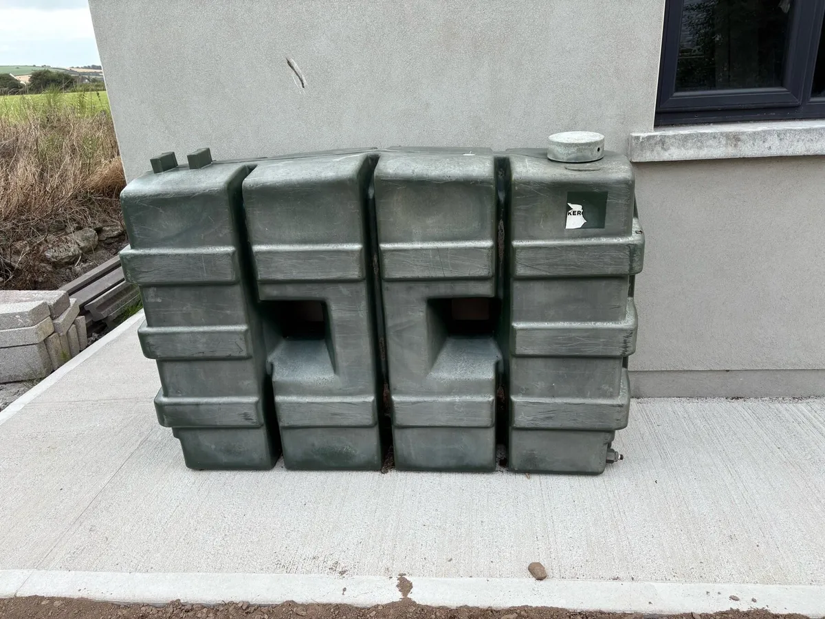Oil tank - Image 1
