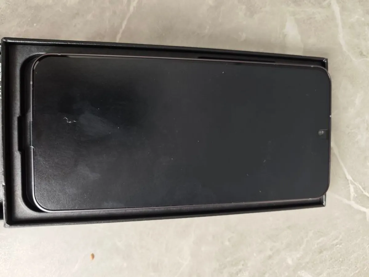 Samsung Galaxy S24 FE - Image 2