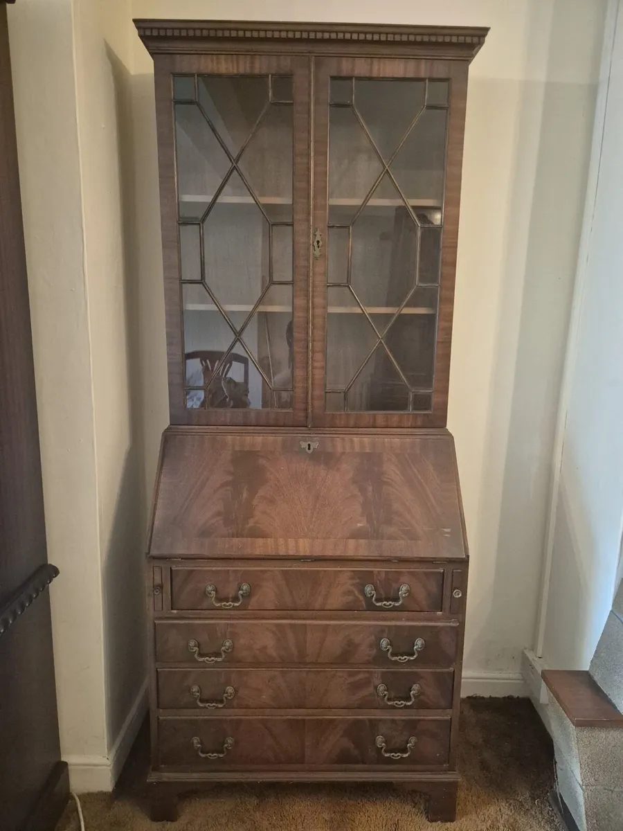 Cabinet - Image 1