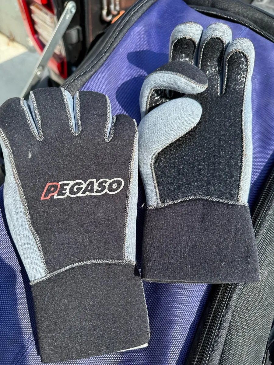 Scuba dive gloves