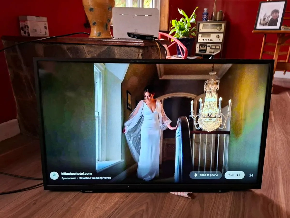 WALKER 40 INCH TV