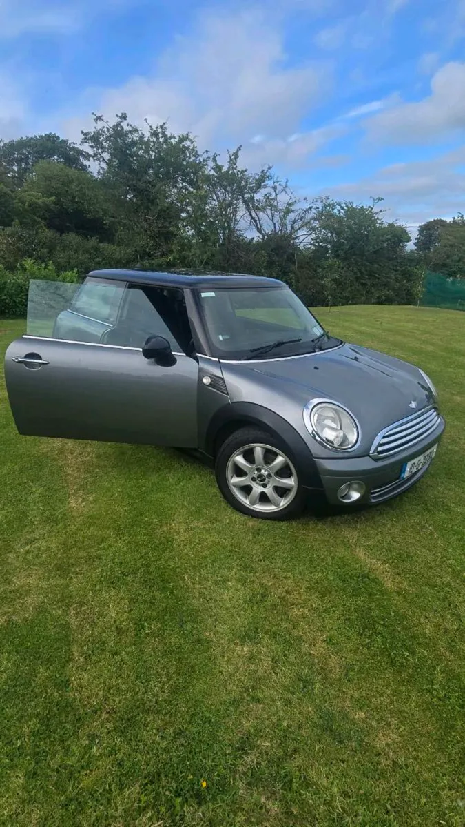 2010 Mini Cooper - Image 2