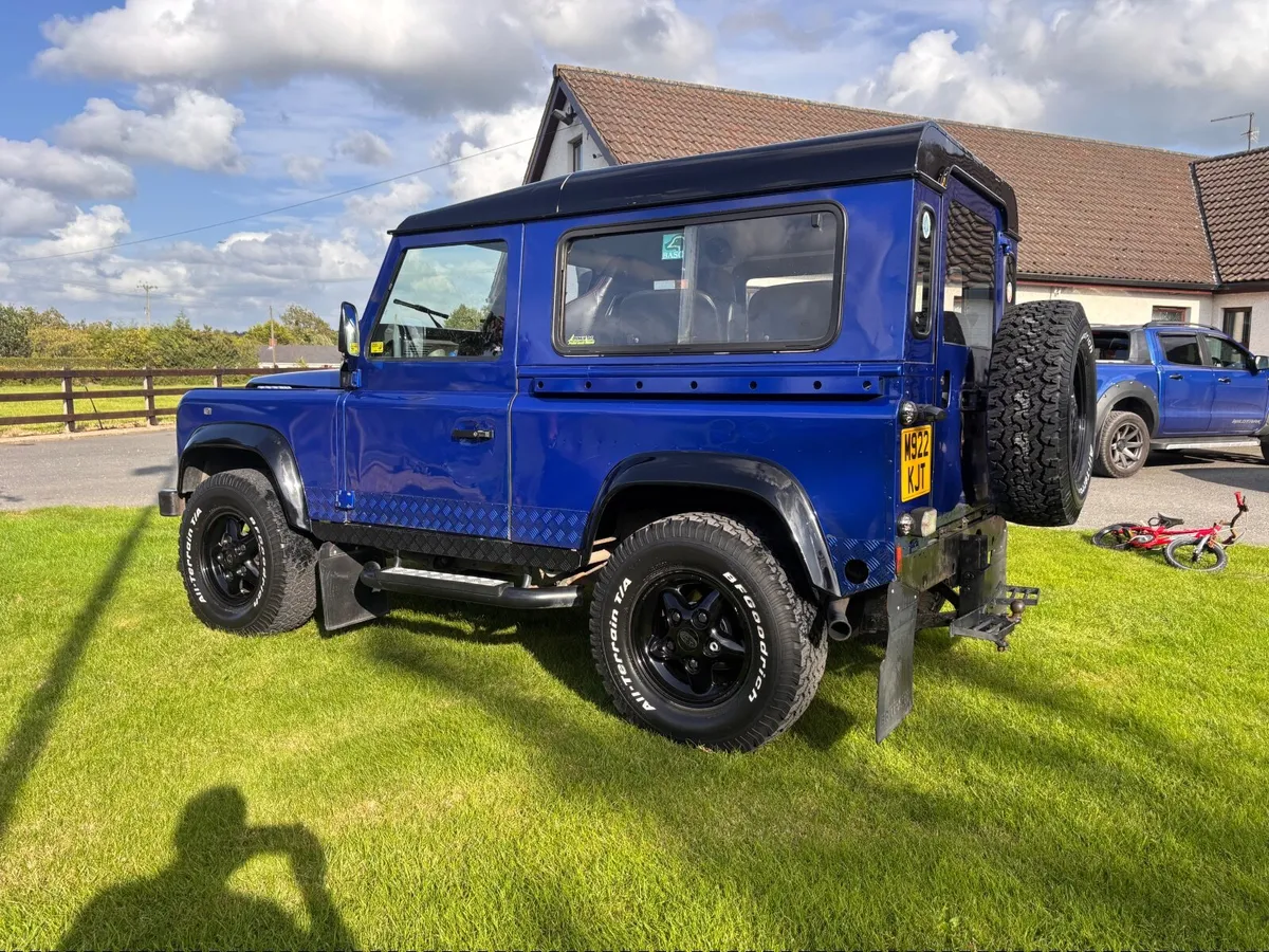 Land Rover Defender 1995 - Image 1