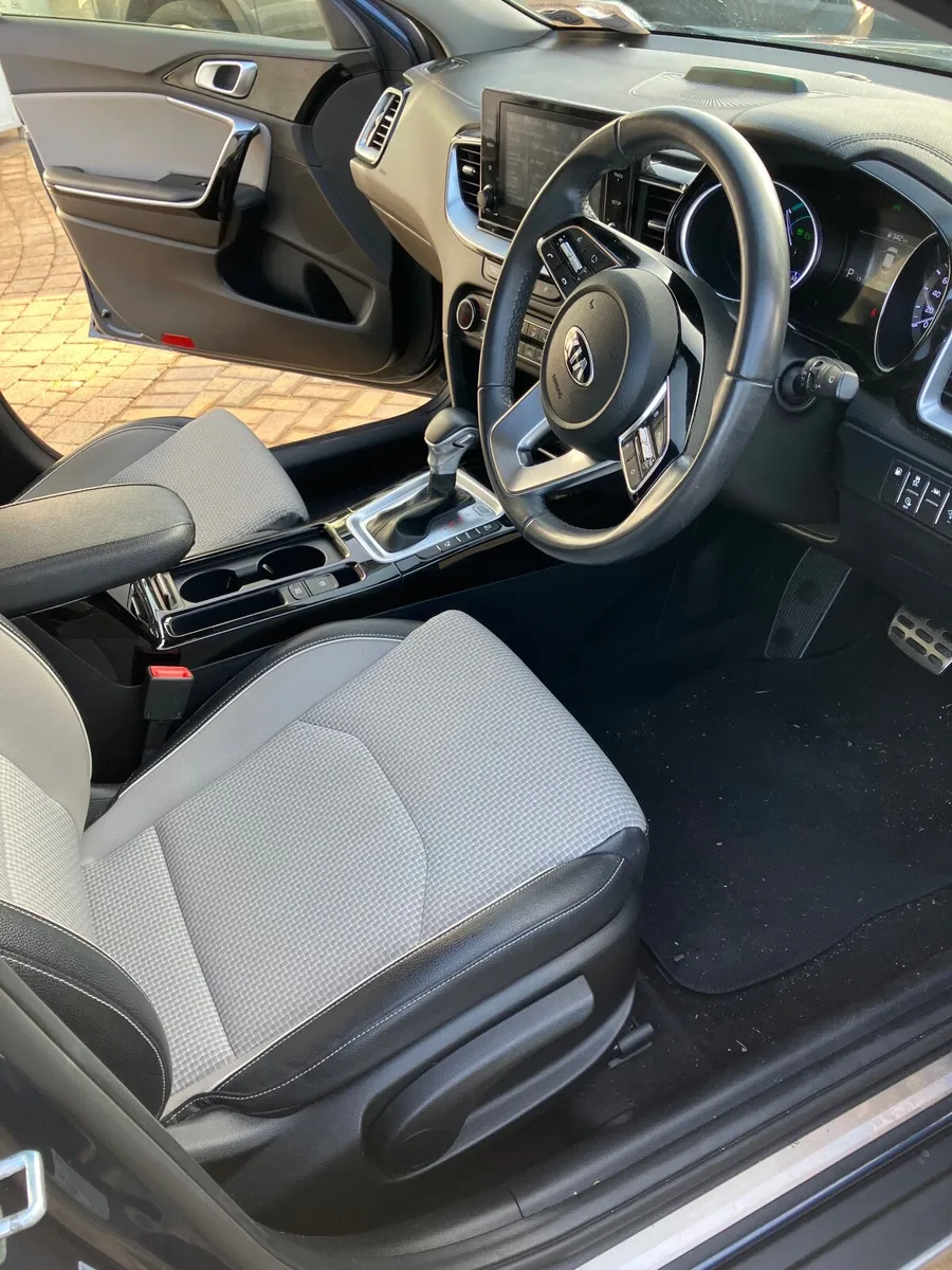 Kia XCeed 2021 PHEV 1.6 Auto - Image 2