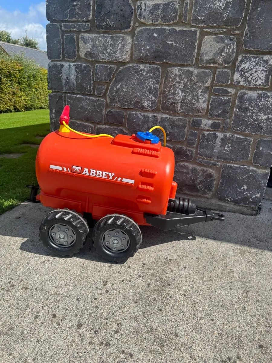 New Holland tractor with trailer and slurry tanker - Image 3