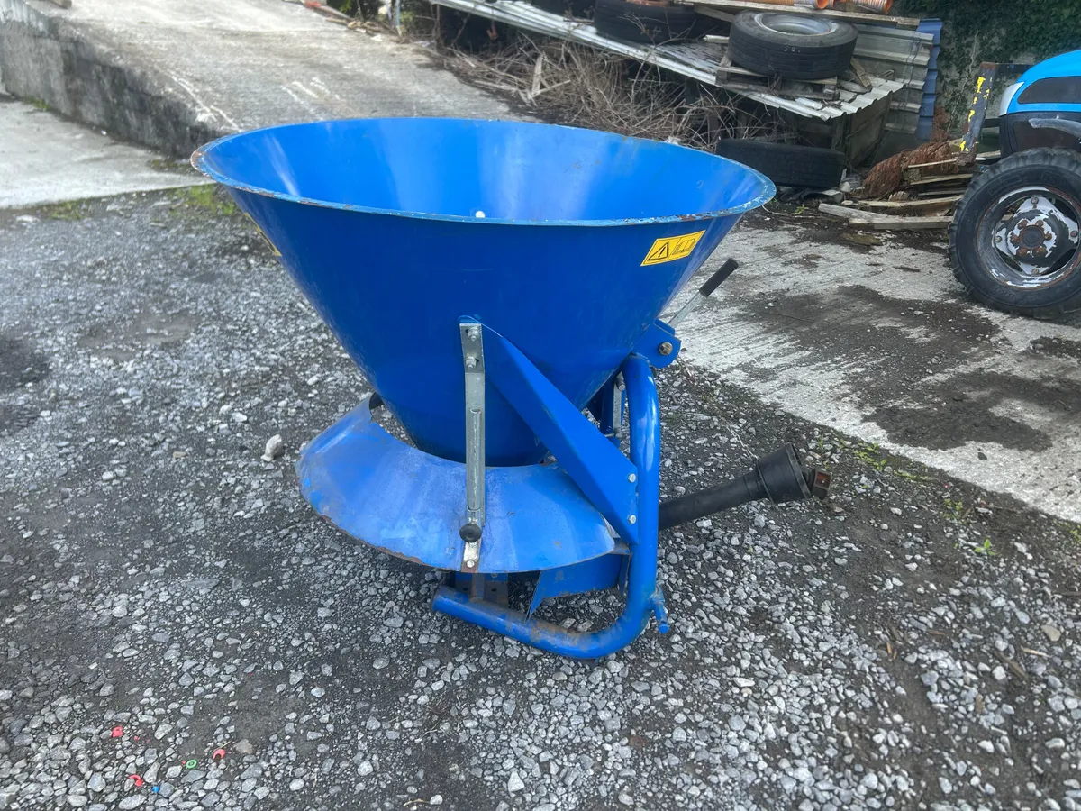 Fleming 300 Fertiliser Spreader - Image 4