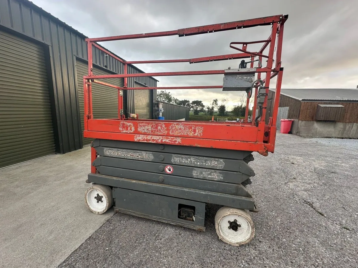 Skyjack scissor lift - Image 1