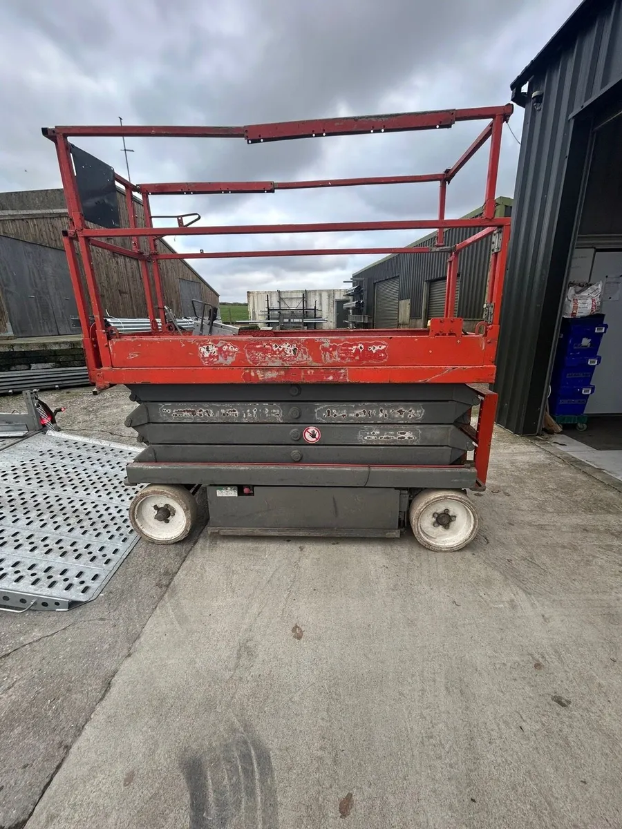 Skyjack scissor lift - Image 2
