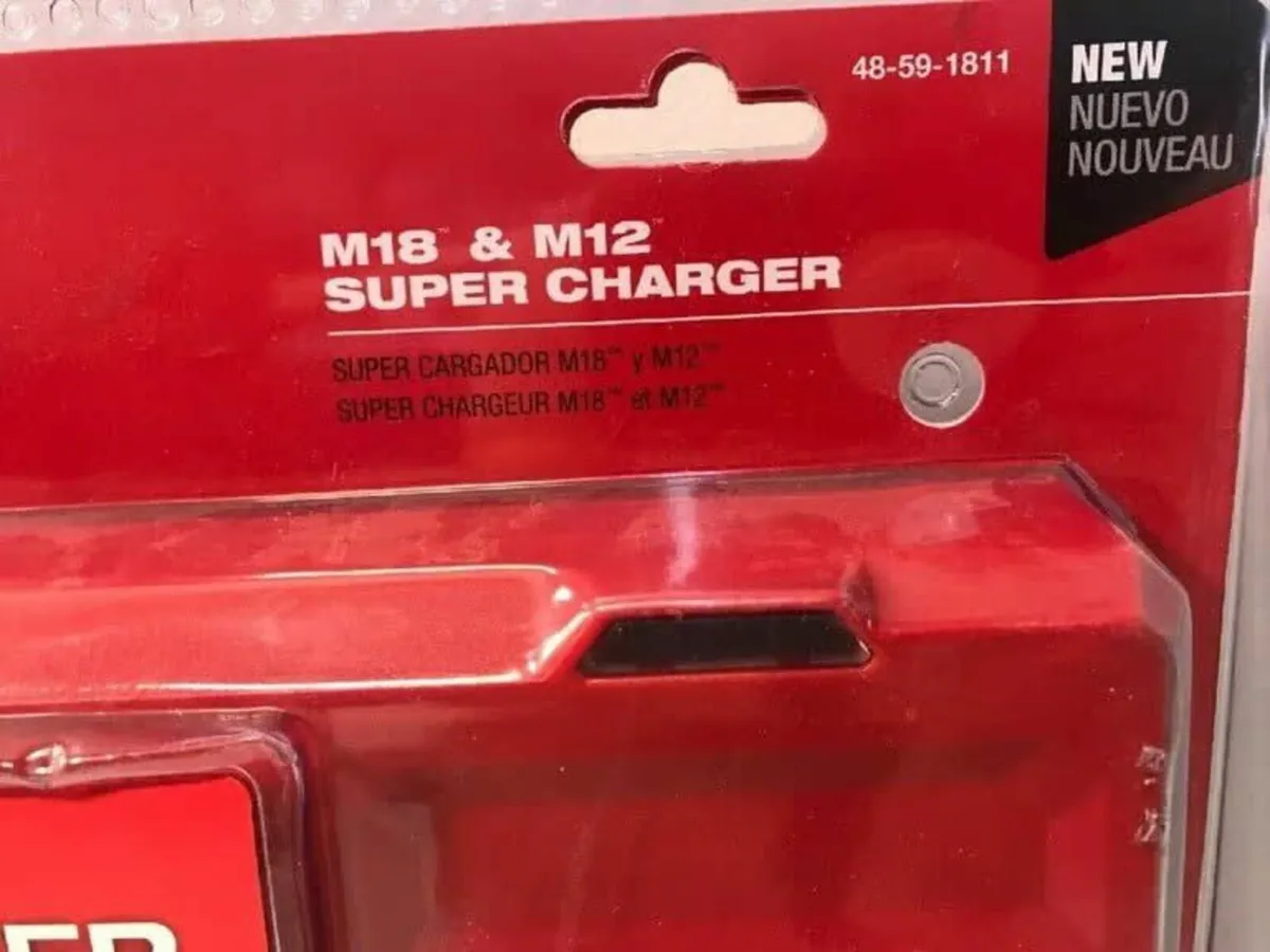 Milwaukee M18/M12 Super Fast Charger 48-59-1811 - Image 2
