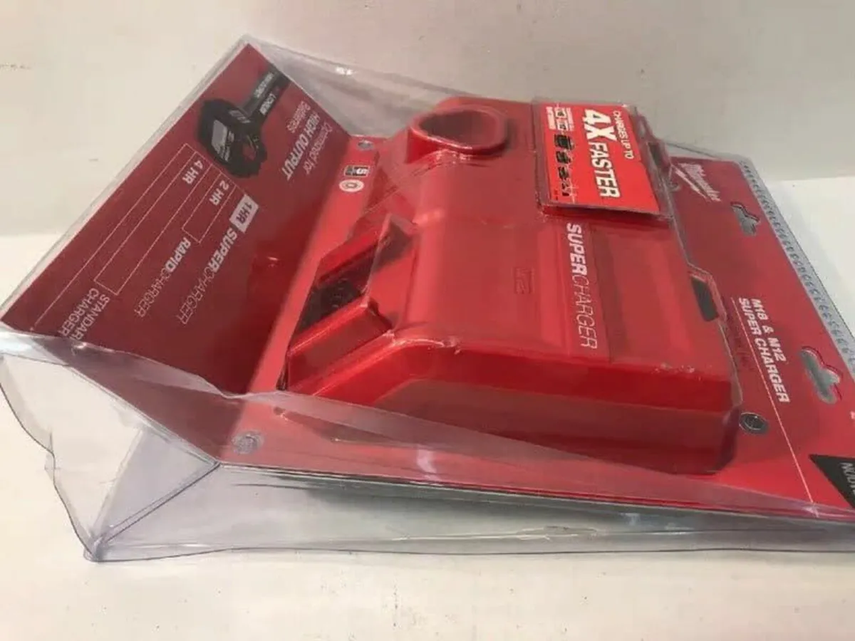 Milwaukee M18/M12 Super Fast Charger 48-59-1811 - Image 4