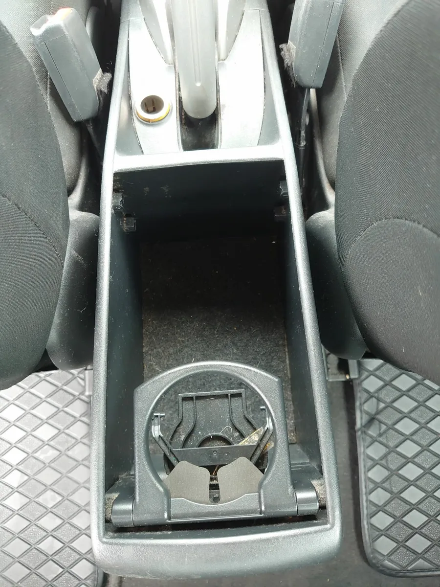 Toyota Auris 2007 - Image 1