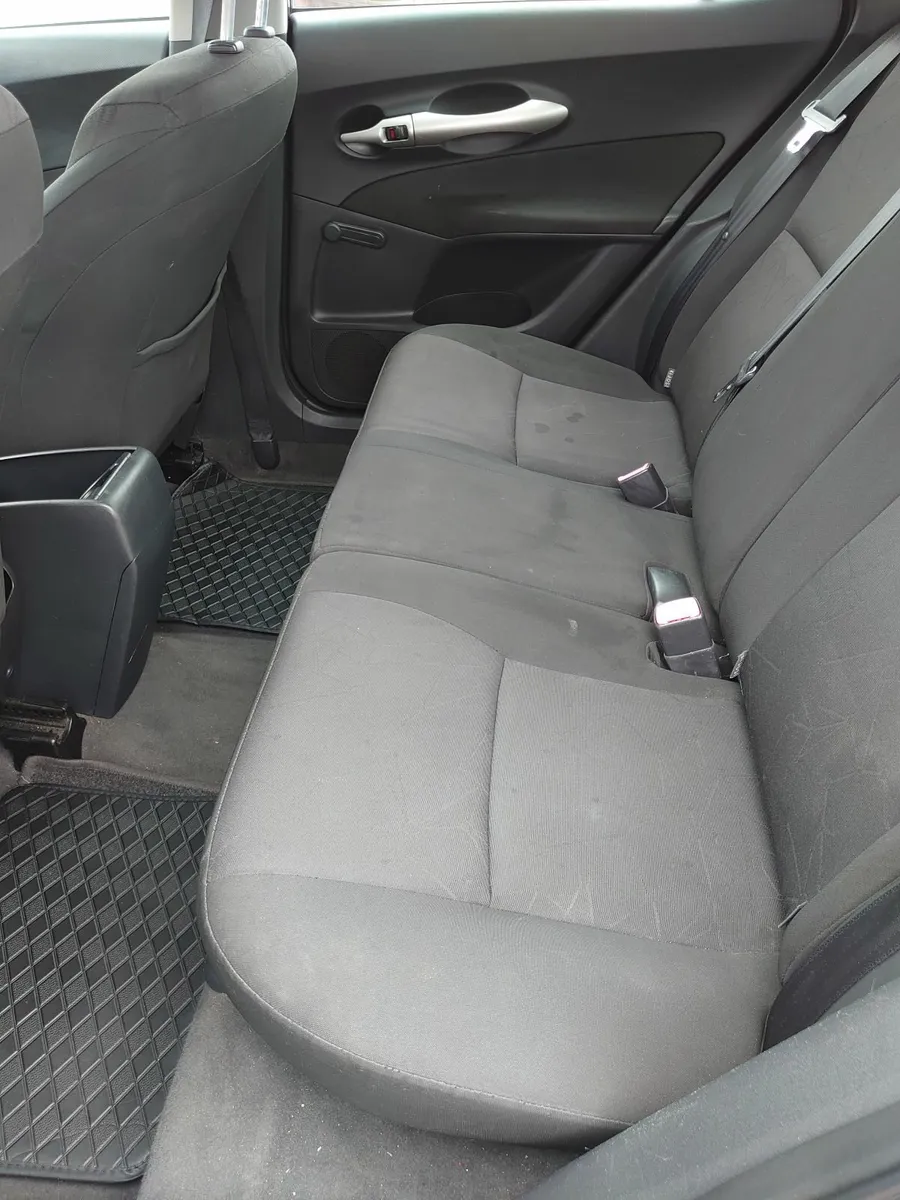Toyota Auris 2007 - Image 2